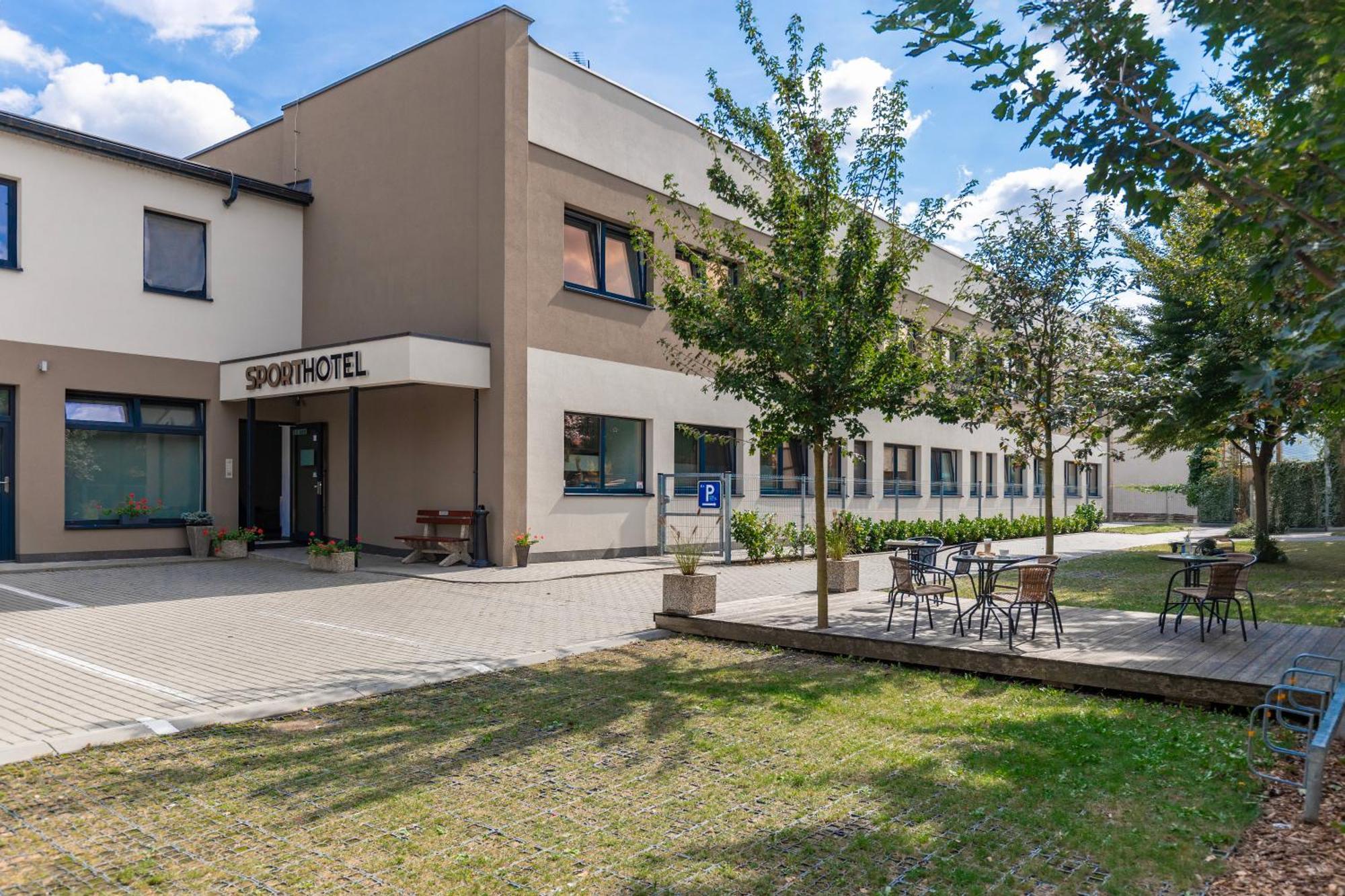 Sport Hotel Centrum Valasske Mezirici Exterior photo